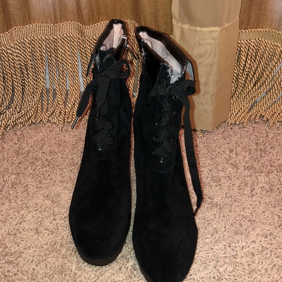 Colin Stuart sz10Black suede tie up bootie sidezip - Picture 3 of 5